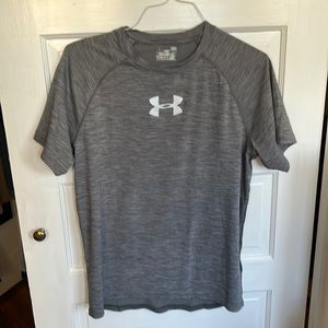 Gray Under Armour heatgear t-shirt